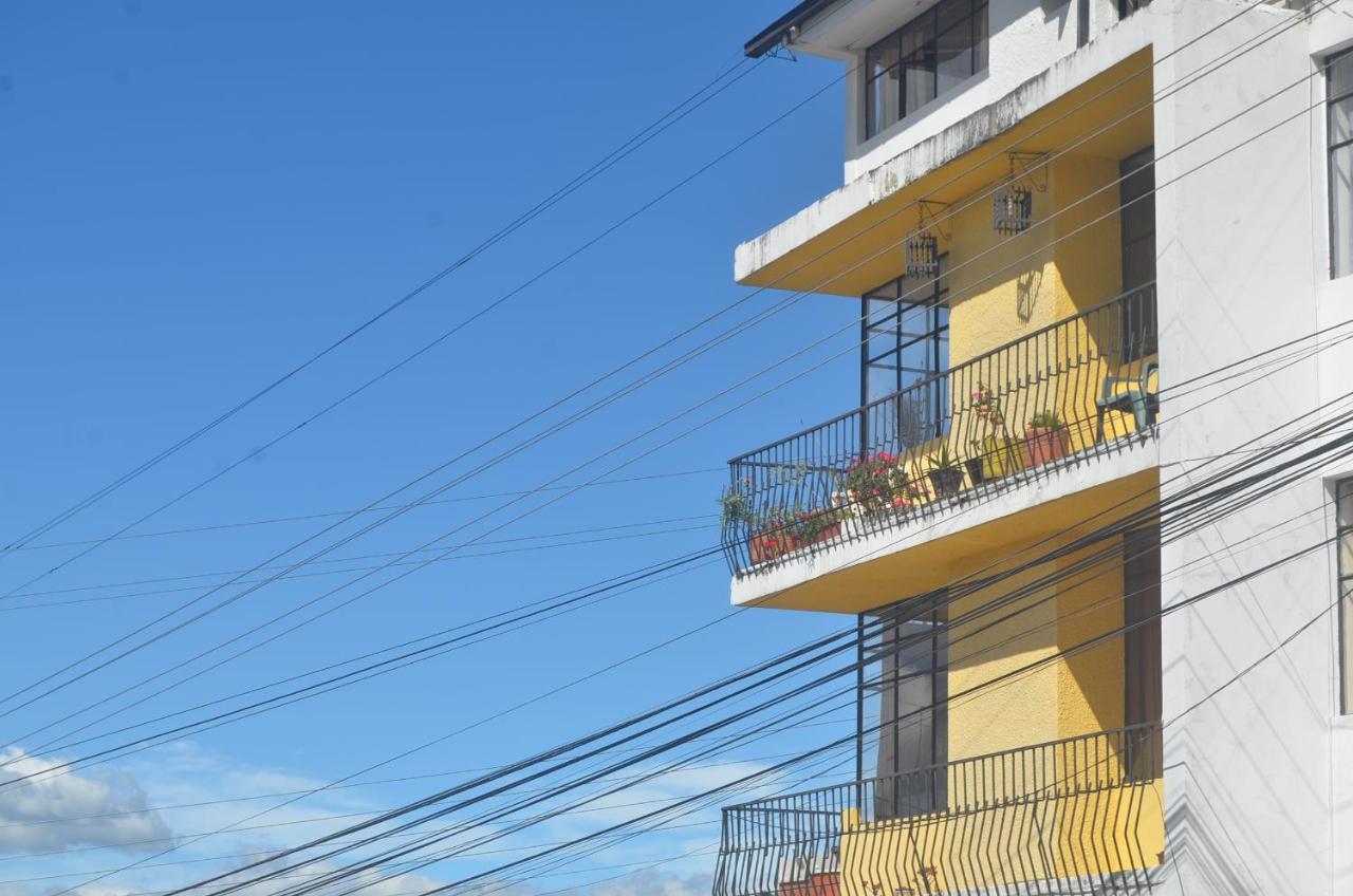 The Quito Guest House With Yellow Balconies For Travellers Exterior photo