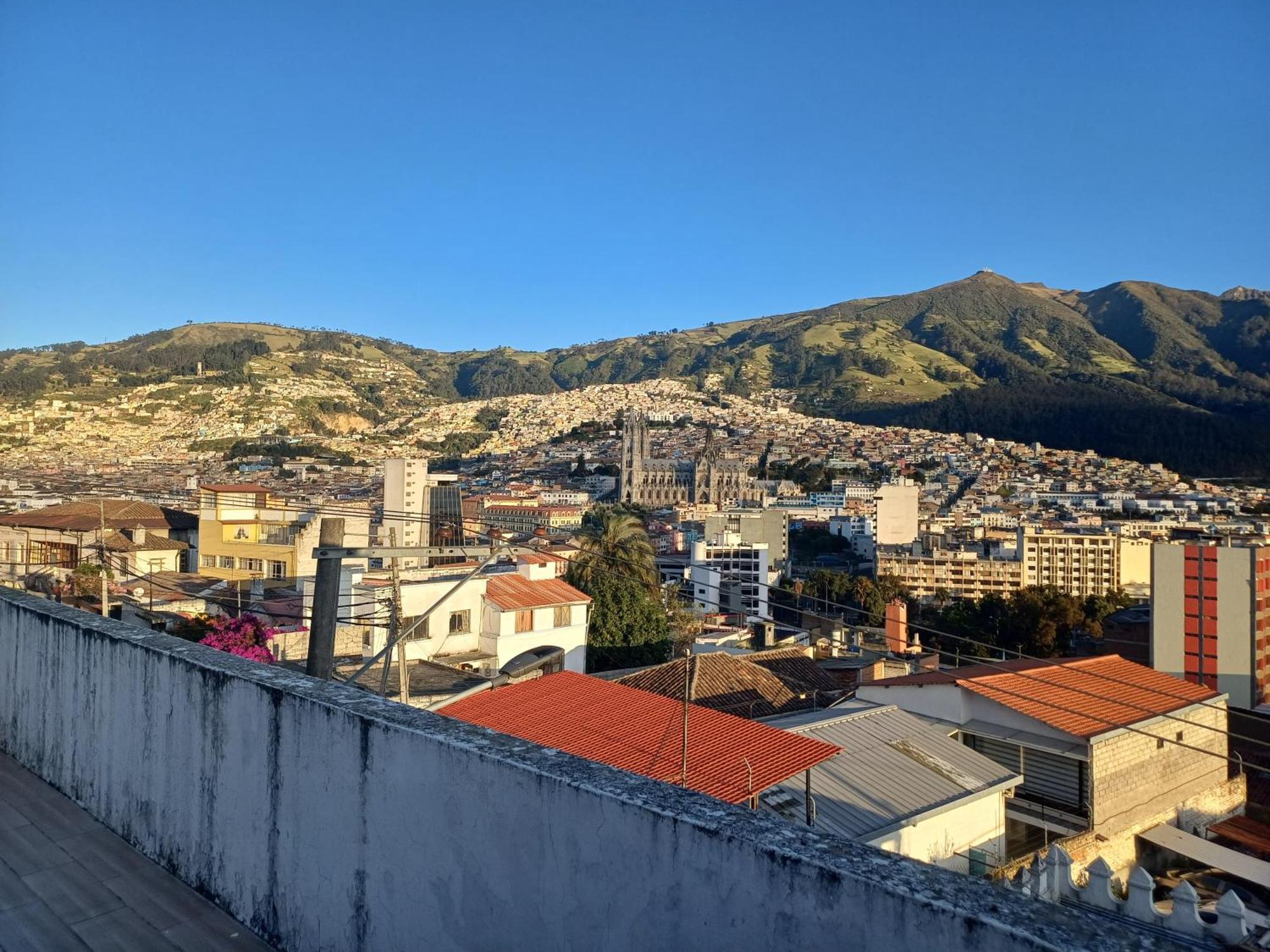 The Quito Guest House With Yellow Balconies For Travellers Exterior photo