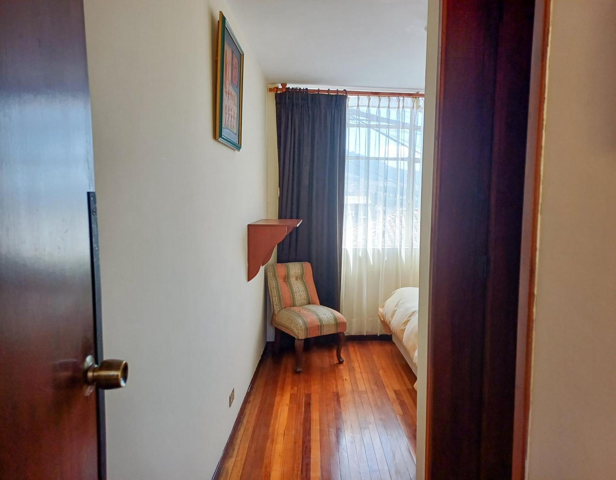 The Quito Guest House With Yellow Balconies For Travellers Exterior photo