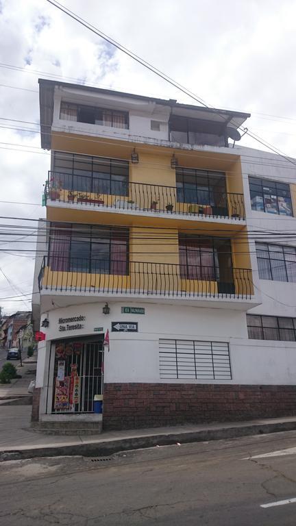 The Quito Guest House With Yellow Balconies For Travellers Exterior photo