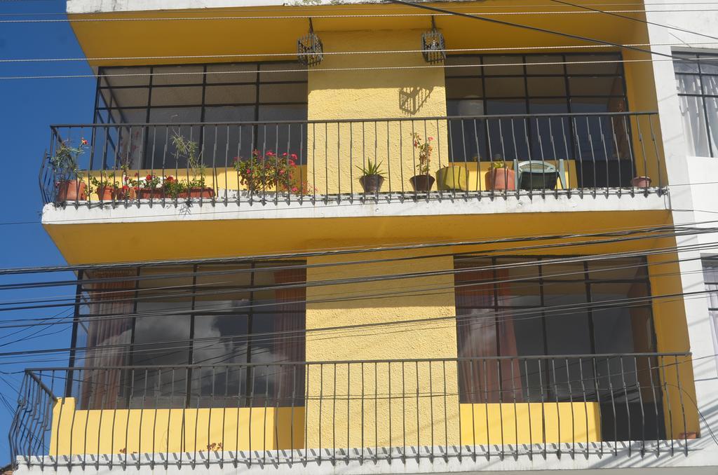 The Quito Guest House With Yellow Balconies For Travellers Exterior photo